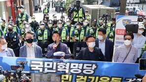 보수단체, 이번엔 ‘지지자 100여명 기자회견’ 