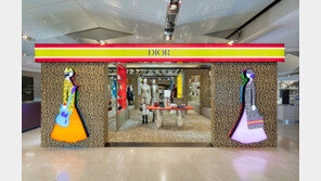 수지, 현대백화점 본점 디올 2021가을-겨울 여성 팝업 스토어 방문