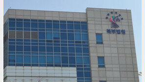 병원 치료 권유한 어머니에 흉기 휘두른 40대 징역 5년