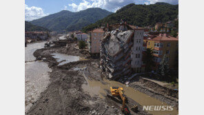 터키 홍수 사망자 최소 77명으로 증가…수십명 실종