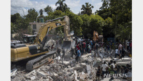 아이티 7.2강진 사망자 1941명으로 증가…부상 9900명