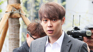 박유천 소속사 “유흥비 1억도 갚아줬는데…이중계약” 폭로