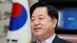 김두관, 코로나 음성 판정…역학조사 결과까지 일정 ‘올스톱’
