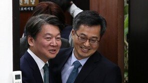 ‘등판’ 초읽기 김동연, 안철수 연대설에 “만날 계획 없어”