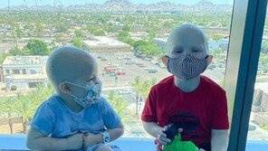 3주만에 만나 끌어안아…美 울린 소아암 환아들의 우정 (영상)