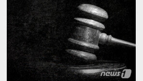 함께 술 마시던 지인 도끼로 살해 60대 2심도 ‘징역 18년’