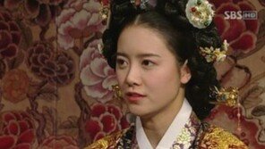 구혜선, 과거 사진 공개…“23살에 국모였던 시절”