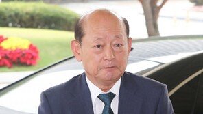 “송두환, 헌법재판관 때 해외출장 아내와 3차례 동행”