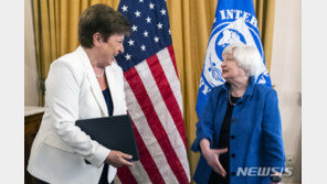 IMF, 아프간 금융 지원 중단…“탈레반 공식 정부로 판단하기 일러”