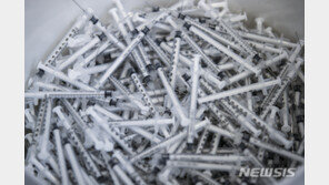 변이 급속 확산…백신만으론 역부족 치료제 중요성 커졌다