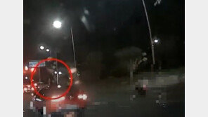 달리는 차량 지붕에 대롱대롱…한밤중 위험천만한 질주