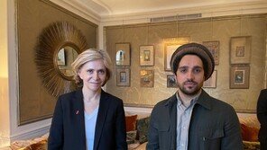 아프간 ‘국민영웅’의 아들 “탈레반에 맞선 아버지 발자취 따른다”