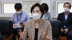유은혜 부총리, 내일 교육장 소집…등교 확대 준비 당부