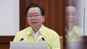 수도권 4단계 연장·영업 1시간 단축 유력…접종완료 저녁 4인모임