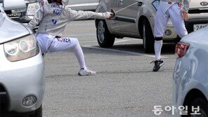[고양이 눈]주차장 펜싱대회