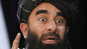 탈레반 “오만한 美 무찔러…모든 나라와 우호관계 원해”