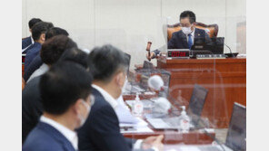 與, 사학법도 강행… ‘교육감이 사립교사 채용 관여’ 위헌 논란 