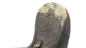 태안 갯벌서 조선궁궐용 ‘용머리 장식 기와’ 발굴