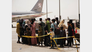 美 “아프간 난민, 코로나19 검사 면제”…대피 작전 총력