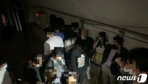 담배연기 자욱한데 텅 빈 룸살롱…밀실 열자 손님 바글바글