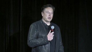 머스크, 휴머노이드 ‘테슬라봇’ 공개…“인간위해 장 볼 수도”