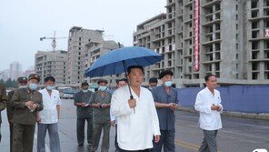 김정은, 보통강 주택 현지지도…“행정구역 명칭 ‘경루동’으로”