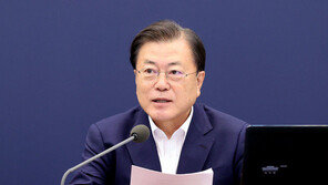 文 “국민 50% 1차 접종 마쳐…추세대로면 추석 전 70% 완료”