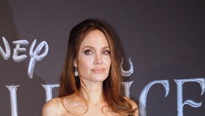 앤젤리나 졸리, 인스타그램 개설…첫 글은 ‘아프간 도움 호소’