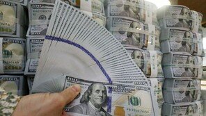 원화 약세·외인 이탈 ‘이중고’…“당분간 어려움 지속”