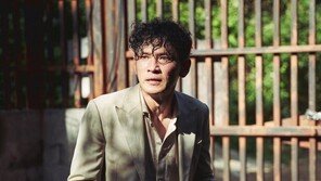 황정민 ‘인질’ 4일째 1위…‘싱크홀’·‘모가디슈’ 삼파전