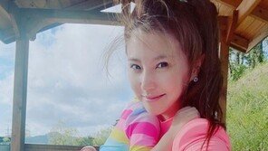 ‘애셋맘’ 이윤미, 수영장서도 잠든 아이 껴안고 “엄마의 일상”