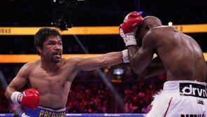 ‘대선 출마’ 앞둔 파키아오, 복귀전서 우가스에 판정패