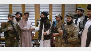 ‘현금 들고 도피’ 아프간 대통령…동생은 탈레반에 충성 맹세