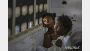 ‘아이티 강진’ 9일째 사망자수 2207명…구호물품 ‘강도질’ 심각