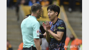 교체된 손흥민 부상 가능성…산투 감독 “검사해봐야”