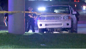 美 8·6살 형제, 고속도로 주행중 총격 사망 아버지 대신 차량 운전