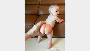 ‘사유리 아들’ 젠, 복숭아 엉덩이 미치겠네…“귀여워!”