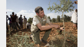 “온난화가 어린이 위협…사막에 숲 가꿔 자연 되살린다”