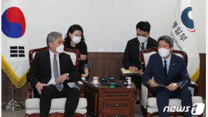 이인영-성김 美 대북대표, 오늘 조찬…남북관계 메시지 나올까