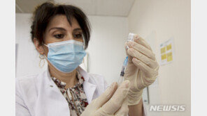 ‘FDA 정식 승인’ 화이자 CEO “부스터 샷 필요”