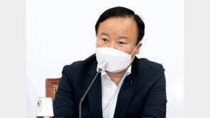 김재원 “홍준표 대선후보되면 큰일” 洪 “정계 떠나라” 