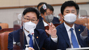 권성동 “건방지게” 박범계 “건방지게가 뭐냐”…언론법 두고 거친 공방