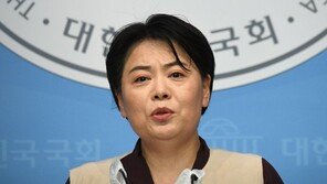 윤희숙, 부동산 의혹에 의원직 사퇴 뜻 전달…당은 만류