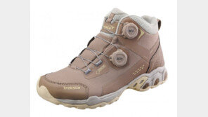 편하고 세련된 초경량 등산화 ‘산린이’들의 안전산행 돕는다