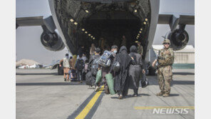 탈레반 “아프간인들 탈출하러 공항가는 것 이제 막는다”