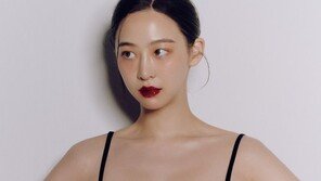 다솜, 과감해졌다…파격 시스루·레드립으로 완성한 섹시미 