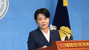 ‘부동산 의혹’ 윤희숙, 의원직 사퇴…“대선도 불출마”