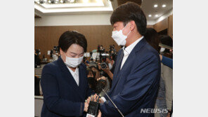 윤희숙 사퇴 말리던 이준석 눈물…윤평중 “한국정치에 죽비”