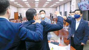 [사설]與 ‘언론징벌법’ 법사위 강행도 모자라 개악까지 하나