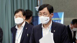 與 “文정부 4년, 언론자유 亞 1위”…野 “자화자찬, 국민기만”